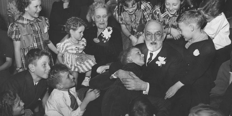 Heber J. Grant at family gathering, 1938